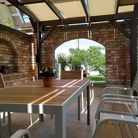 Exclusive Beachfront Вилла Фоньод